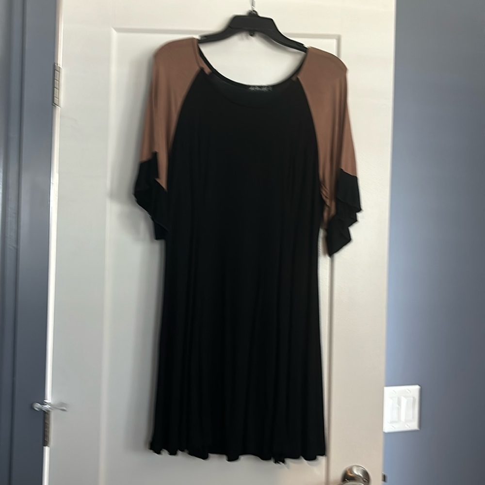 Black and tan free flowing dress